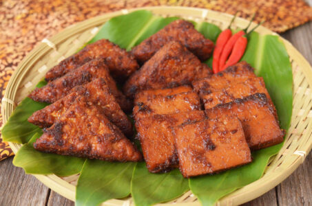 Braised Spiced Tofu & Tempeh (Tahu Tempe Bacem) Braised Spiced Tofu & Tempeh (Tahu Tempe Bacem)